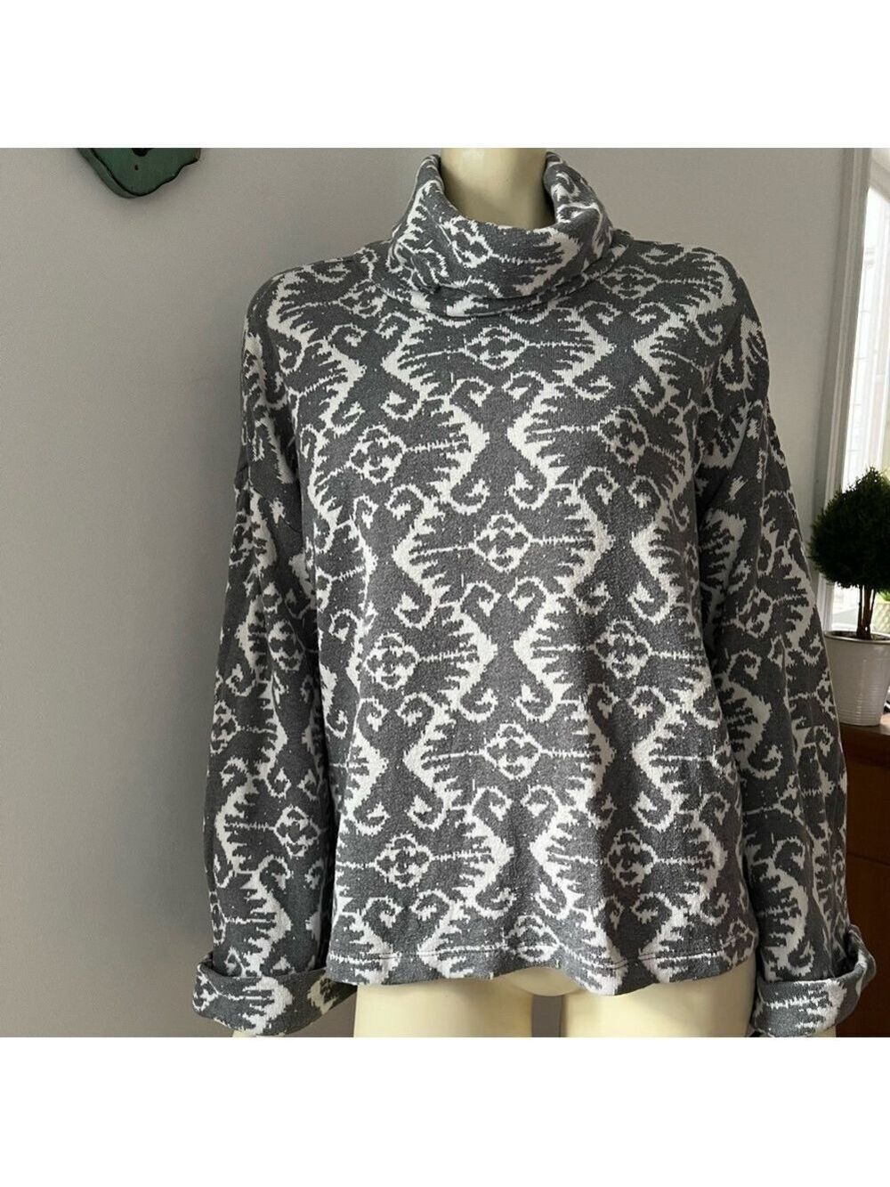 SUNDANCE Woman’s In the Fjords Gray Ikat Print Knit Cowl Neck Sweatshirt M